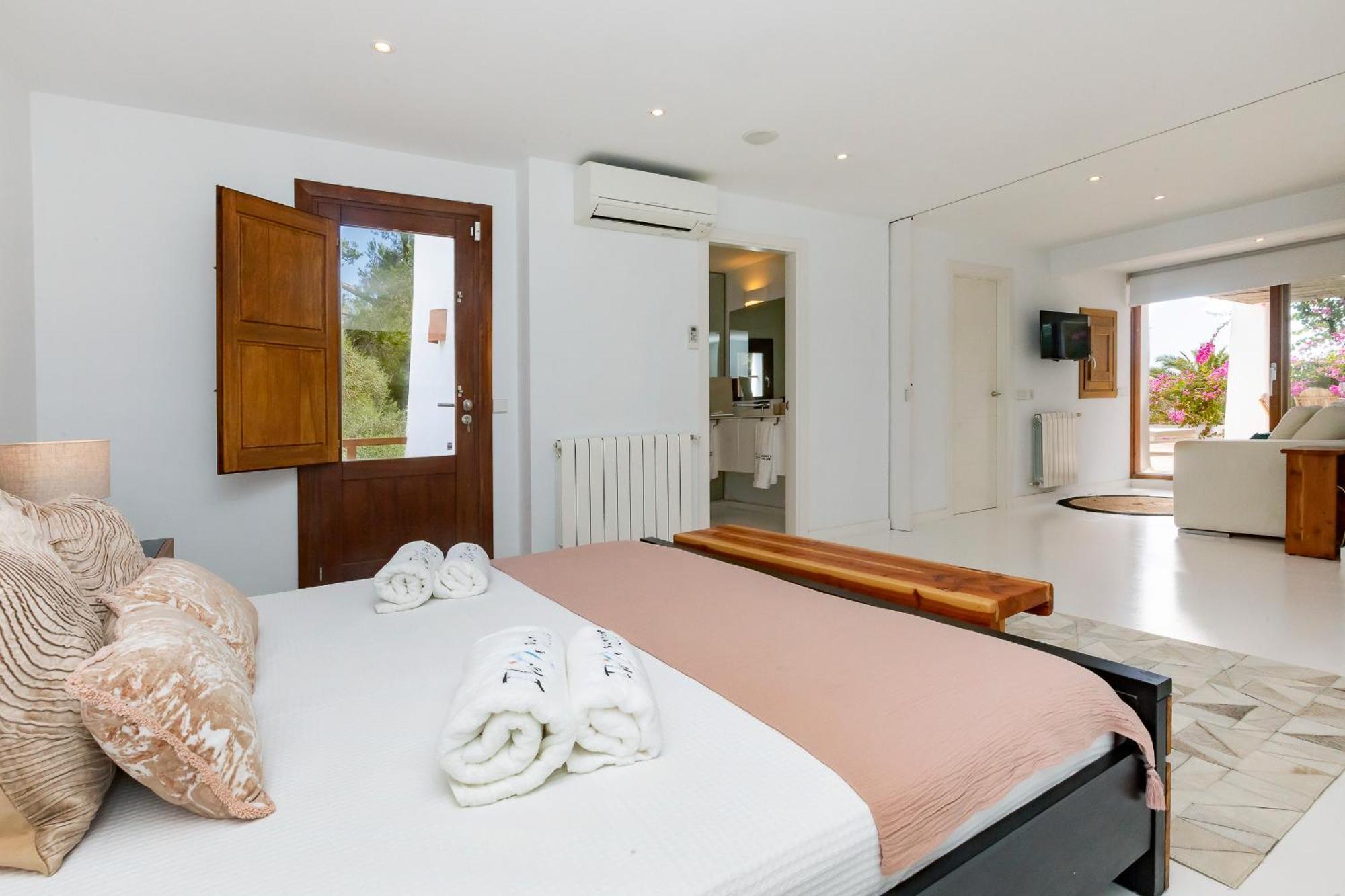 Villa Near Ibiza Town Sleeps 11 To 13 Guests Can Furnet Exterior photo